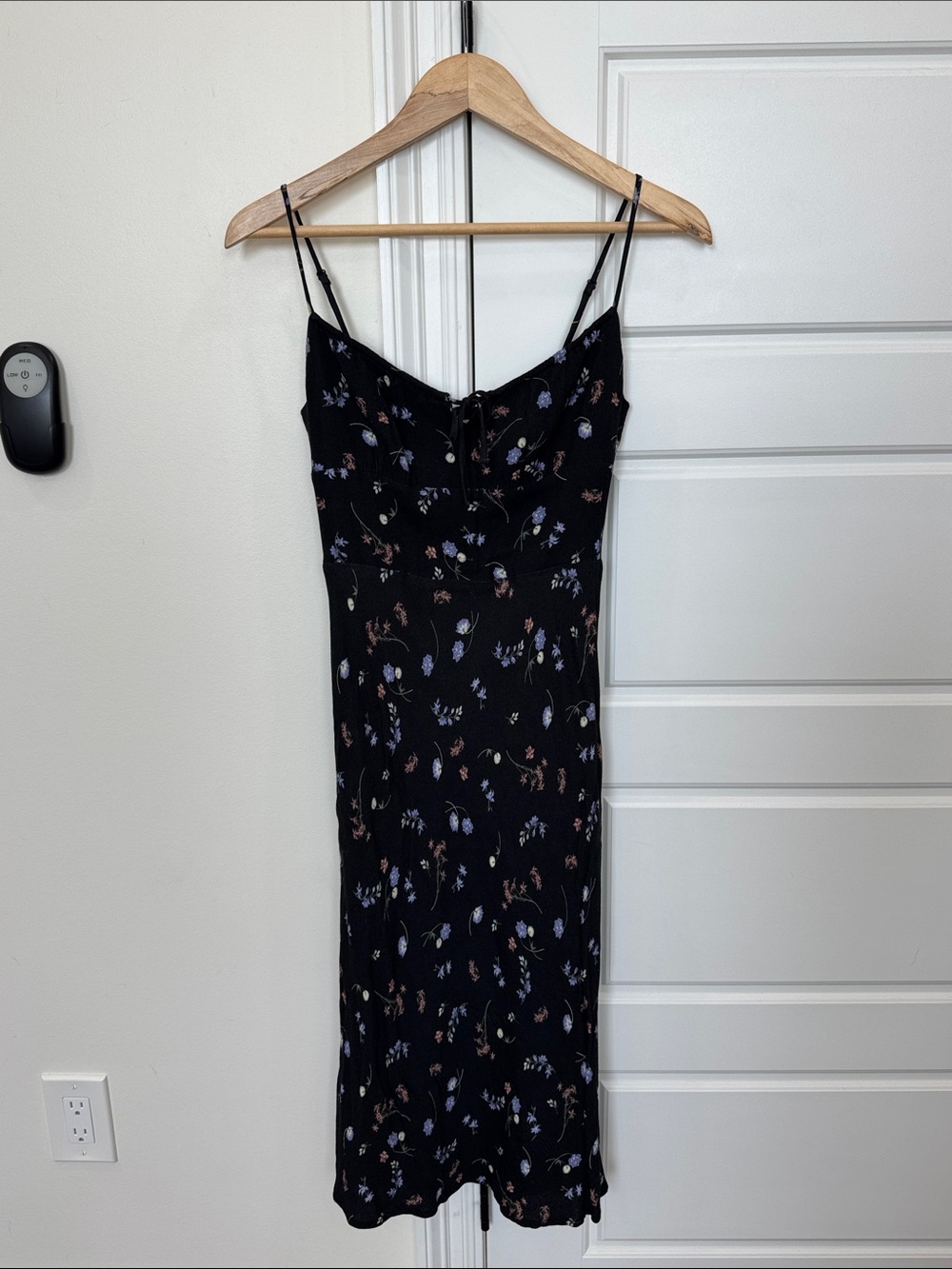 Wilfred Luxury Slip Dress Black Floral Delicate Dainty Flowers High Quality sz 6
